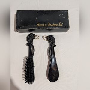 Vtg Brush and Shoehorn Set Lion Face Wraparound Tail Black Plastic Hong Kong